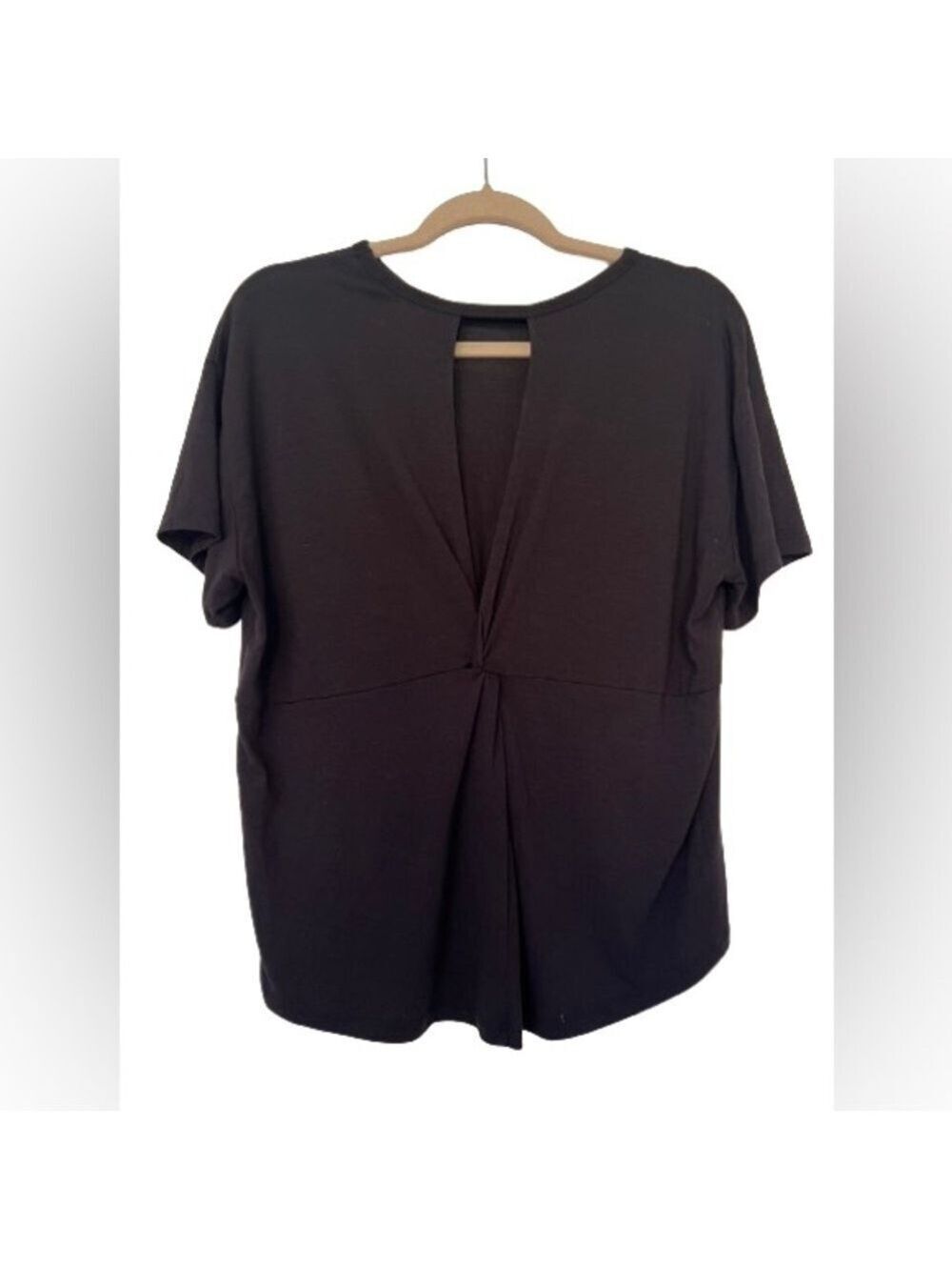 Womens Athleta Workout Tee With Open Back and Twist Detailing. Size S